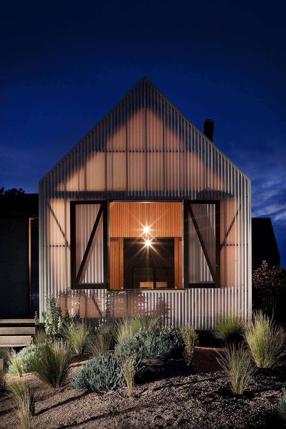 Evening Lighting, Seaview House in Barwon Heads, Australia by Jackson Clements Burrows