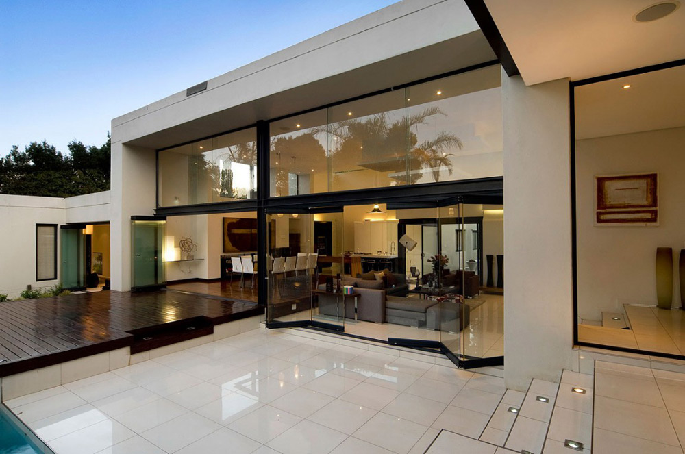 Terrace, Glass Walls, Exquisite Modern Home in Cape Town
