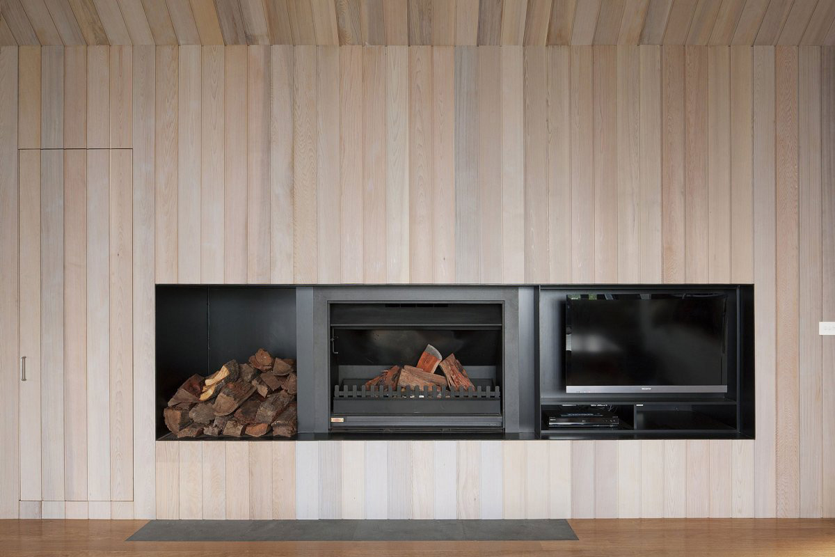 Modern Fireplace, Seaview House in Barwon Heads, Australia by Jackson Clements Burrows