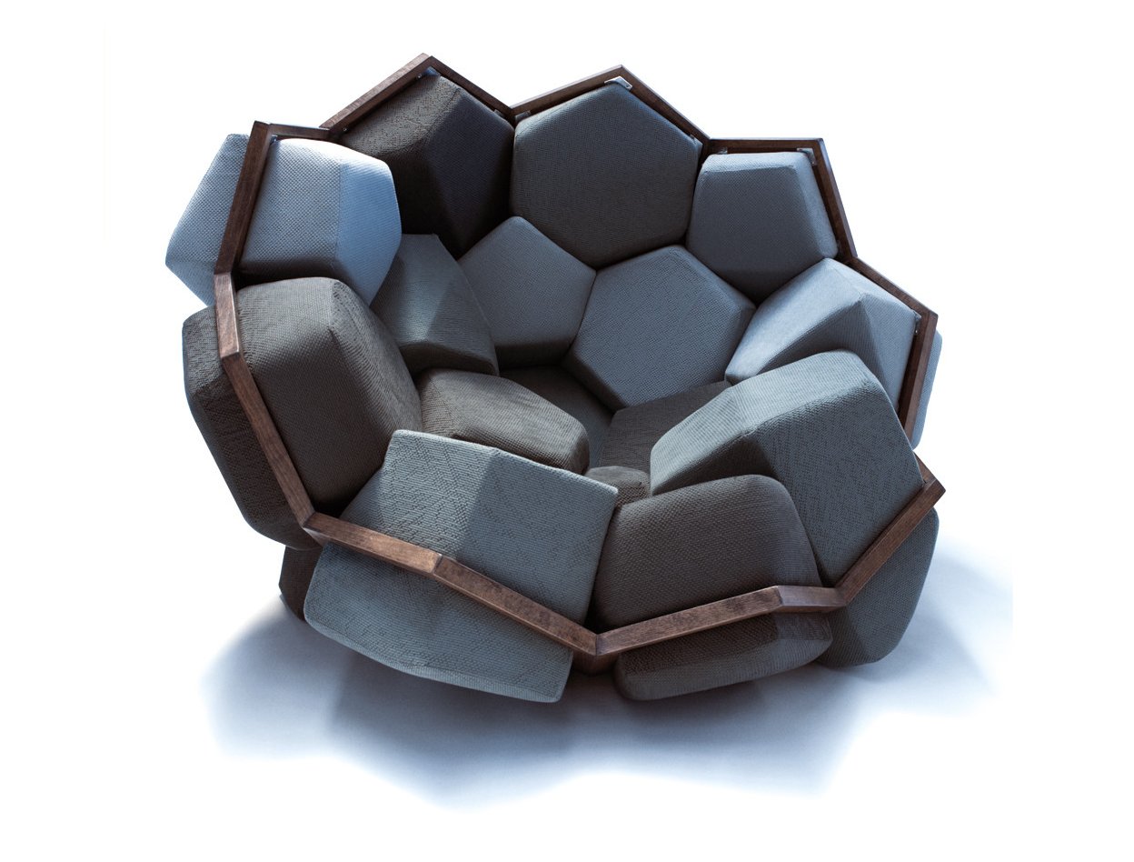 Three-Dimensional Crystalloid Armchair