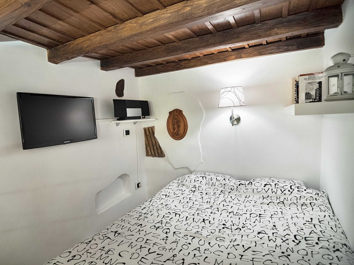 Compact Bedroom, Tiny House in Rome