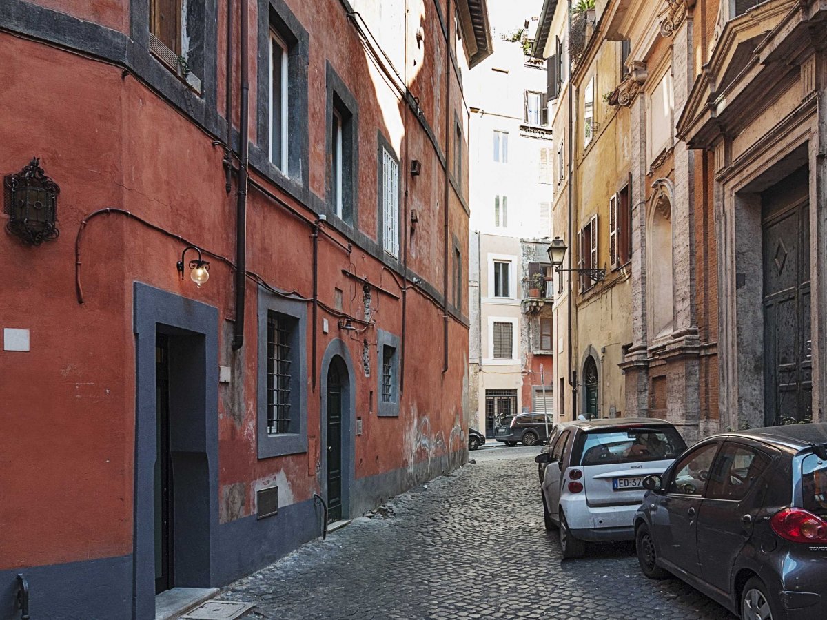 Street View, Tiny House in Rome